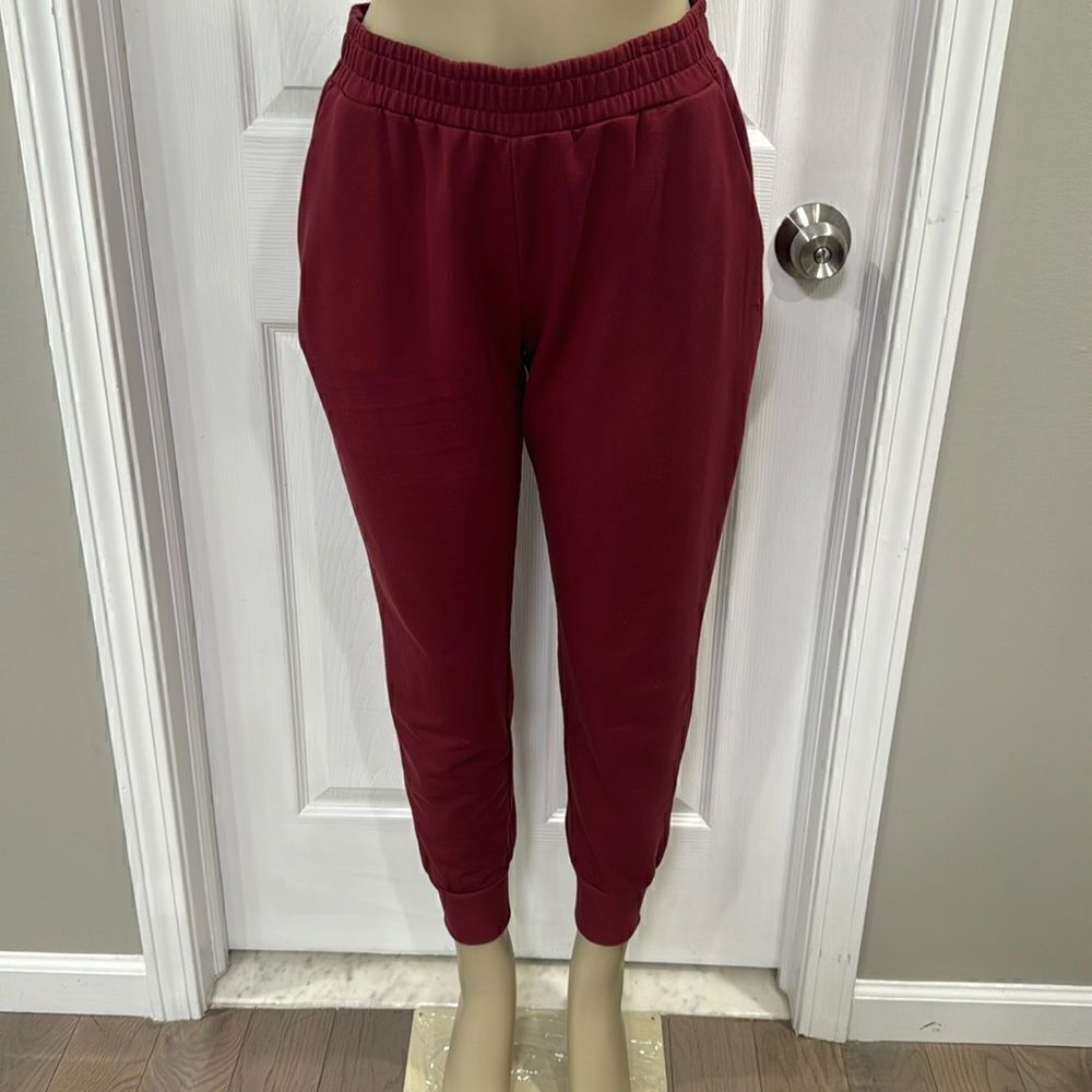JOE’S LOUNGE JOGGER PANTS. EARTH RED.